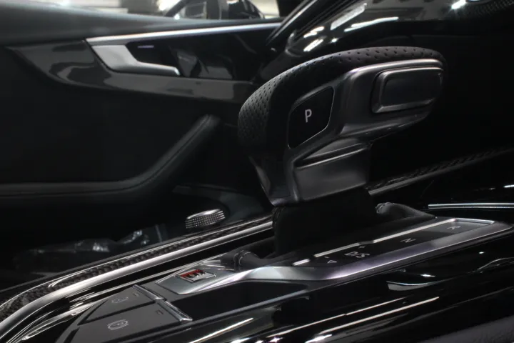 アウディのシフトノブのコーティング