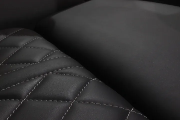 追従性と柔軟性に富んだとてもやわらかい肌触りのコーティング