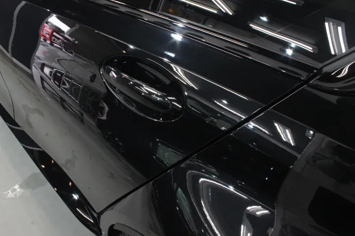 BMW M3へ耐久性の高いコーティング
