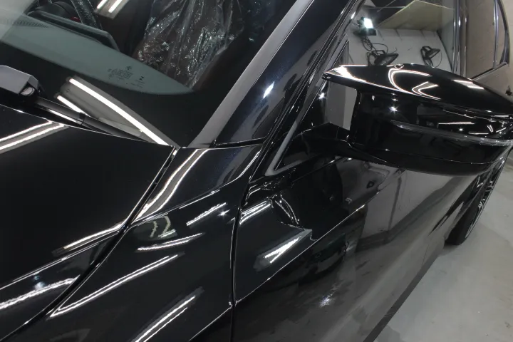 新型BMW M3のブラックサファイア