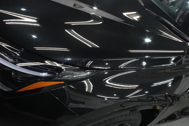 レクサスのボディカラーのグラファイトブラックガラスフレーク〈223〉