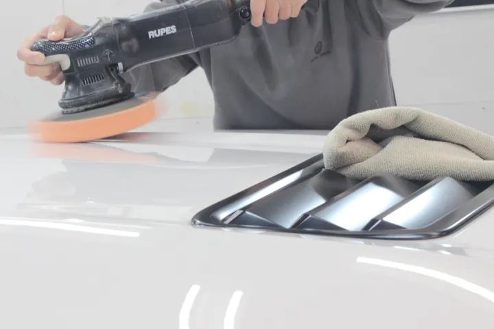 カマロSSのボディカラーのパールホワイト(サミットホワイト)