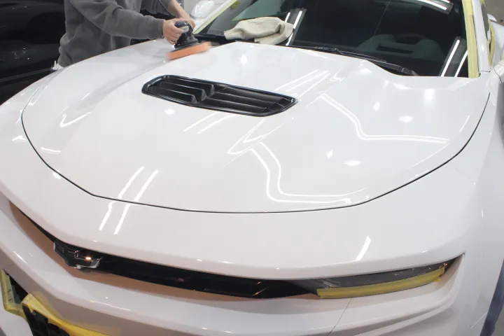 カマロSSのフードの輝度が上昇