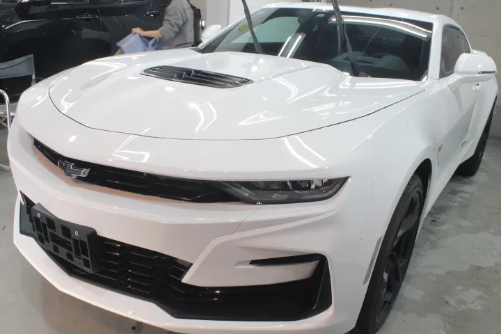 東京でシボレーカマロSSにコーティング