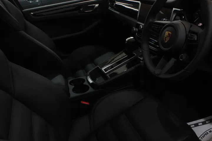 ポルシェマカンGTSの内装革シートコーティング