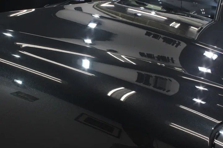 塗装色の反射率の高いコーティング