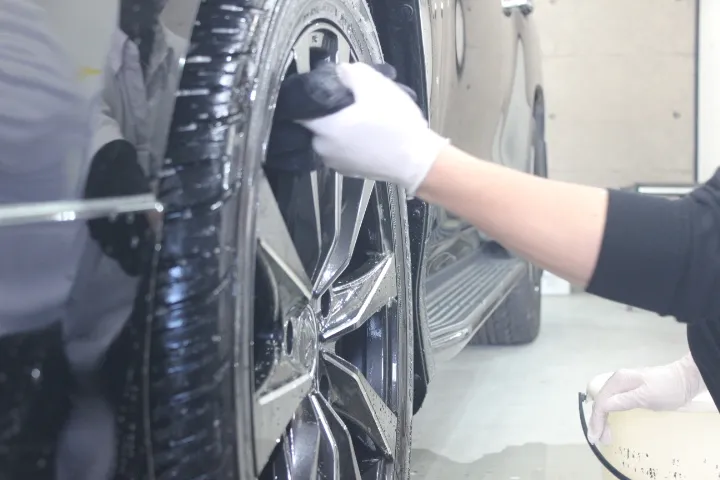 東京のレクサスLX570のホイールコーティング施工