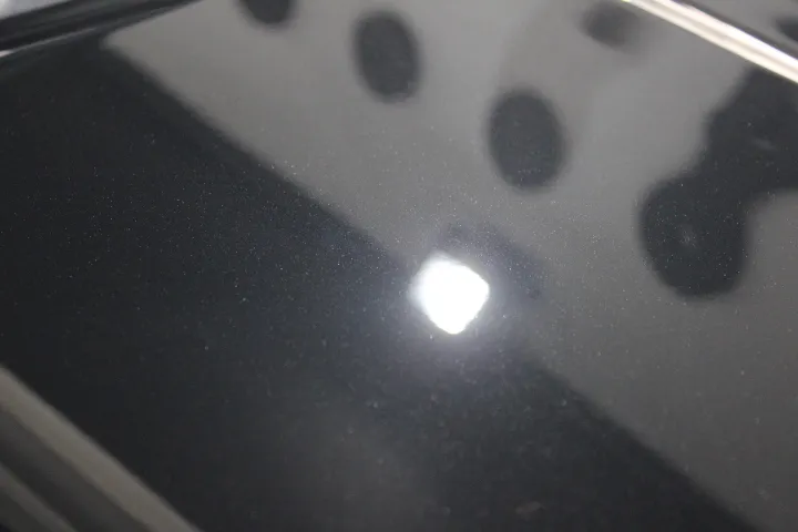 2工程目の研磨で微調整を行ったレクサスLXのフード