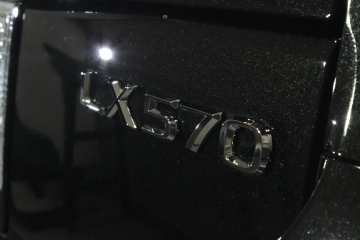 練馬のレクサスLX570のコーティング施工