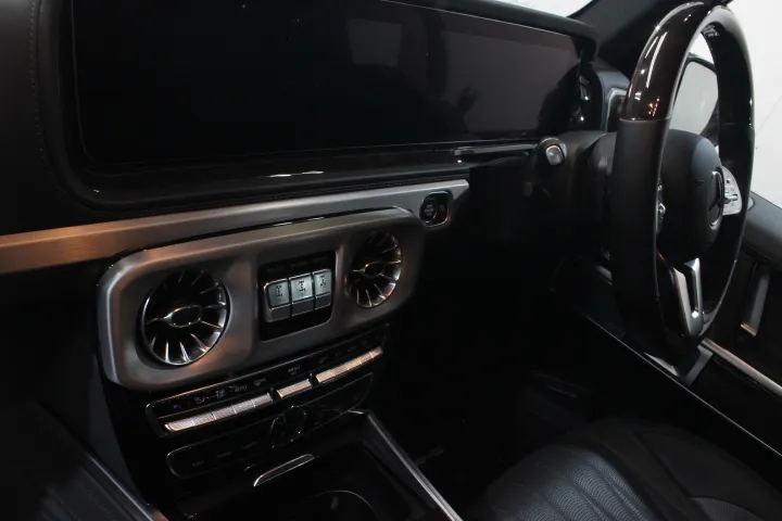 独創性のある広くモダンに進化を遂げたGクラスの内装デザイン