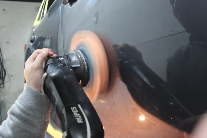 スバル車の少し絞れた特徴的な肌目