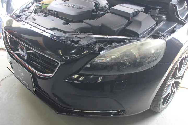 神奈川県相模原市のVOLVO V40のヘッドライト磨き+スチーマー&プロテクションフィルム