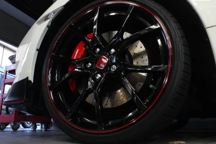 東京のアルミホイールの裏側へコーティングする店