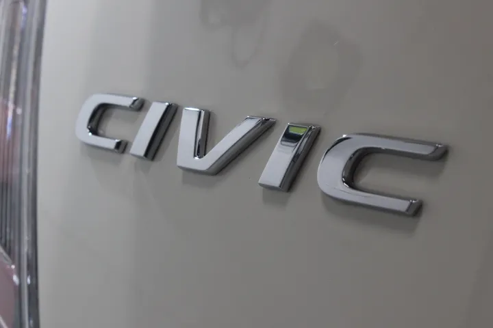 セラミックコーティングの防汚性、光沢、耐久性、耐スリ性、耐薬品性