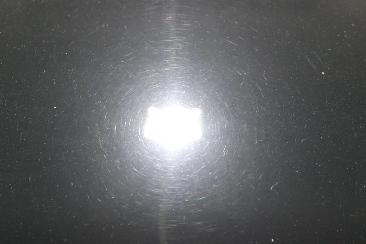 黒い車の粗目のキズ消し方法