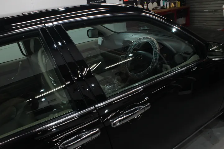 ケイ素化合物の深い光沢と被膜の重厚さ