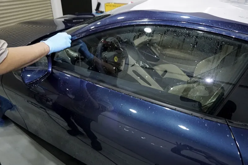 FERRARIの部分的なPPF施工