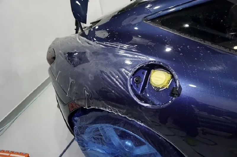 フェラーリローマのクォーターパネルの一枚貼り