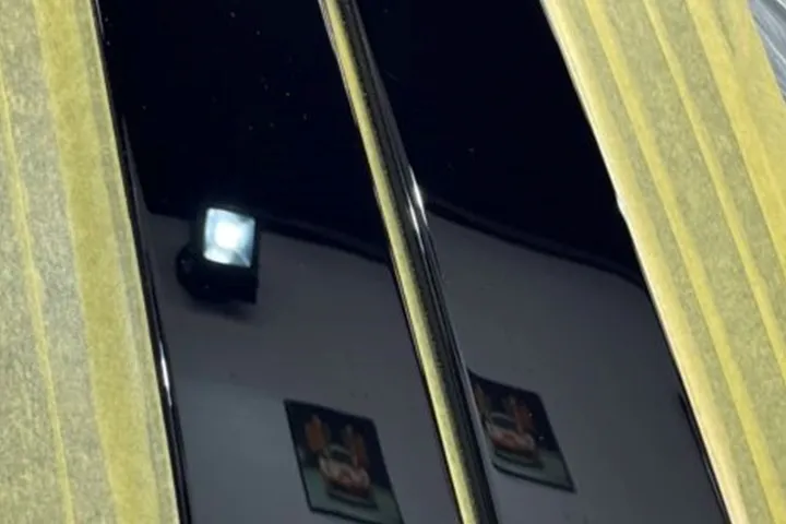 磨いた後のBピラー画像