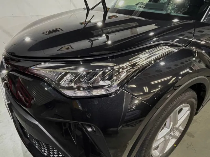 3年の耐用年数を誇るハイブリッドガラスコーティング剤